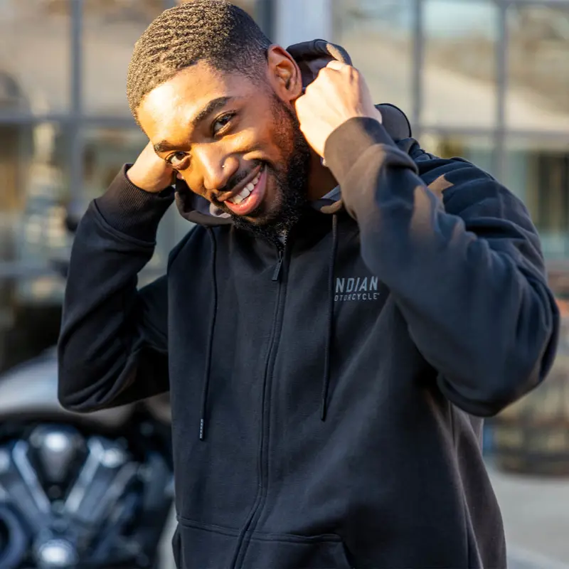 Felpa Ricamata Indian indossata