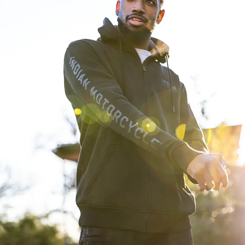 Felpa Ricamata Indian indossata manica