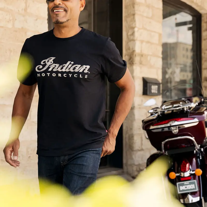 Indian Motorcycle Script Logo T-Shirt, Black - indossata