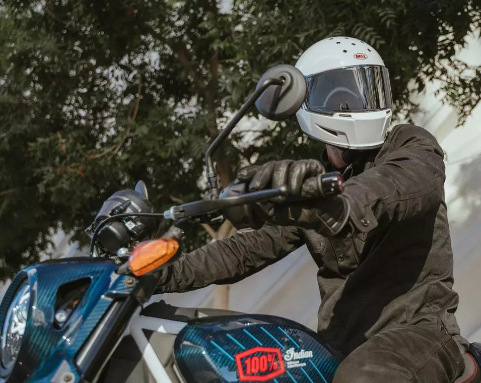 FTR x 100% R CARBON POSIZIONE DI GUIDA