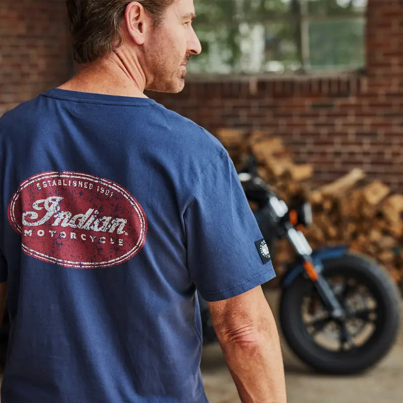 Oval Logo T-Shirt - Indossata